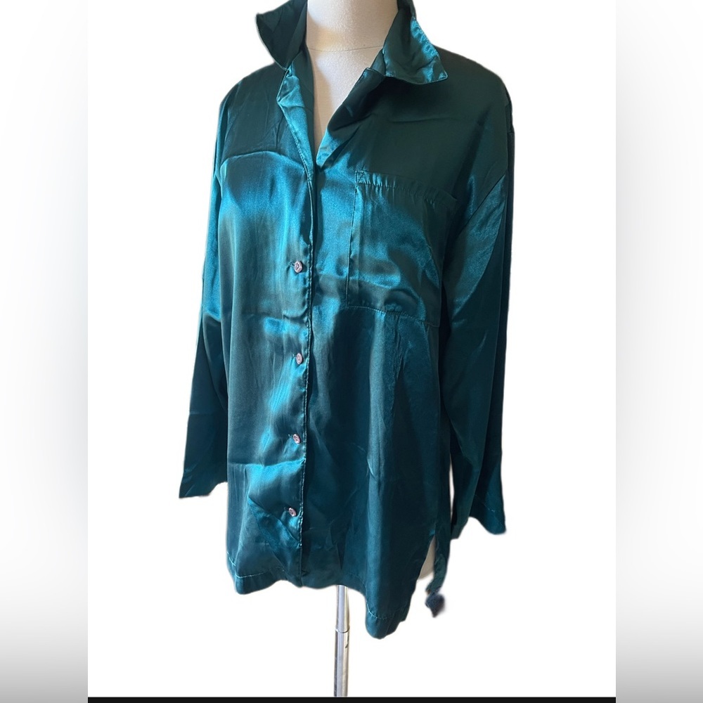 Vintage Newport News long satin button down long sleeve top